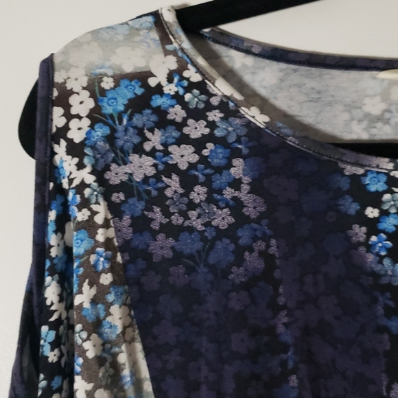 Blue floral off-the-shoulder - Picture 3 of 4